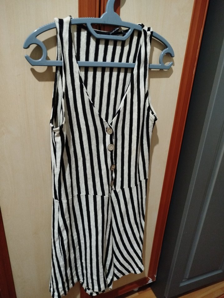 Düğmeli Çizgili V Yaka Kadın Tulum - Görsel 4