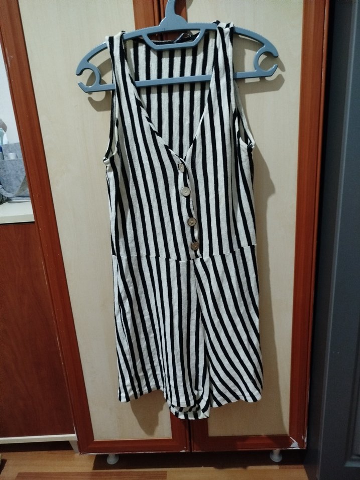 Düğmeli Çizgili V Yaka Kadın Tulum - Görsel 5