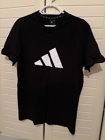 Adidas tshirt