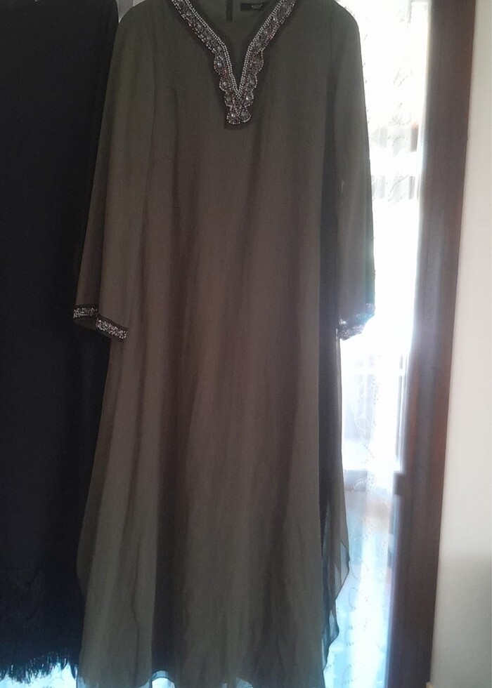 Boncuk işlemeli rahat elbise - Görsel 2