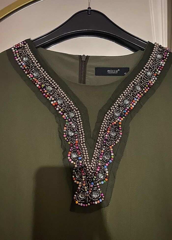 Boncuk işlemeli rahat elbise - Görsel 4