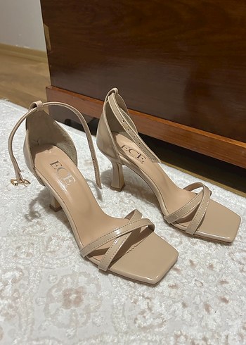 Ten rengi Rugan Topuklu Kadın Ayakkabı - Görsel 2