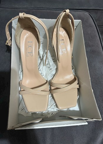 Ten rengi Rugan Topuklu Kadın Ayakkabı - Görsel 4