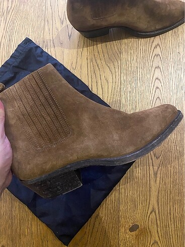 Saint Laurent Saint Laurent chealsea bot