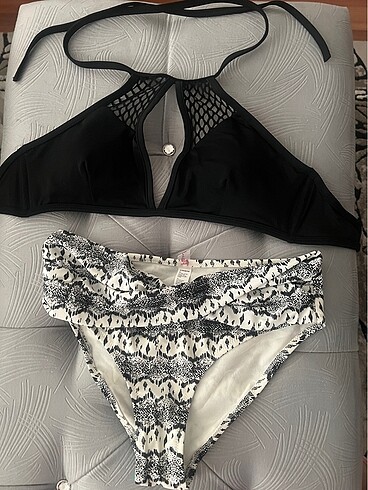 Siyah beyaz bikini kombini