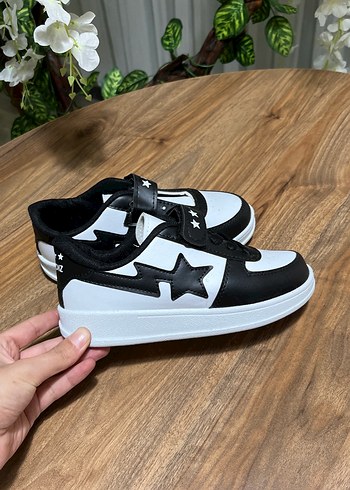 Erkek Çocuk Beyaz Siyah Cırtlı Spor Ayakkabı - Görsel 2