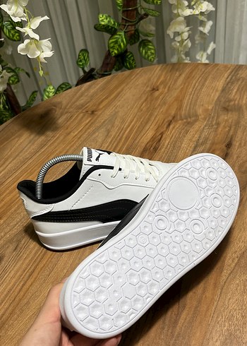 Beyaz Siyah Bağcıklı Puma Spor Ayakkabı - Görsel 4