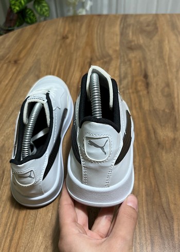 Beyaz Siyah Bağcıklı Puma Spor Ayakkabı - Görsel 5