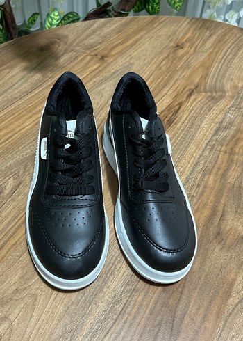 Siyah Beyaz Bağcıklı Spor Ayakkabı - Görsel 3