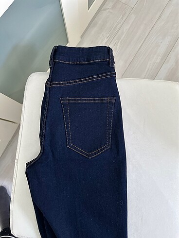 36 Beden lacivert Renk TWİST MARKA- skinny jean- paçaları lastik detaylıdır