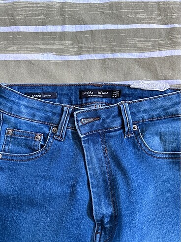 34 Beden mavi Renk Bershka jean