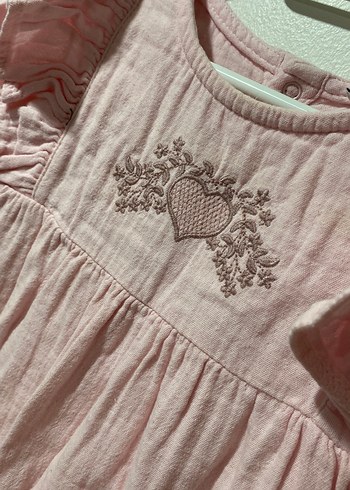 Pembe Nakışlı Fırfırlı Bebek Tulumu - Görsel 3