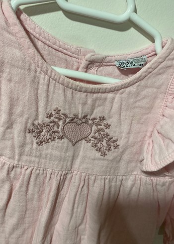 Pembe Nakışlı Fırfırlı Bebek Tulumu - Görsel 2