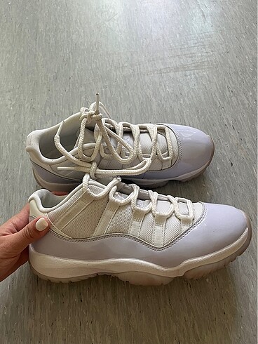38,5 Beden Jordan 11 retro low
