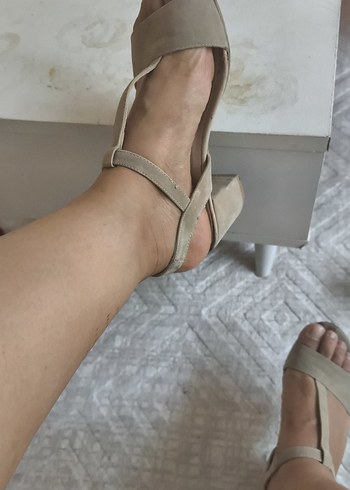 Diğer Bej Süet Kadın Dolgu Topuklu Sandalet