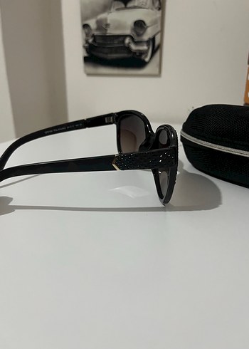 Siyah Minimalist Kadın Güneş Gözlüğü - Görsel 3