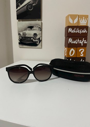 Siyah Minimalist Kadın Güneş Gözlüğü