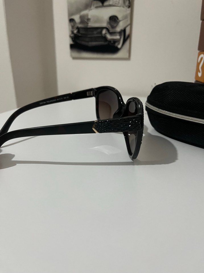 Siyah Minimalist Kadın Güneş Gözlüğü - Görsel 3