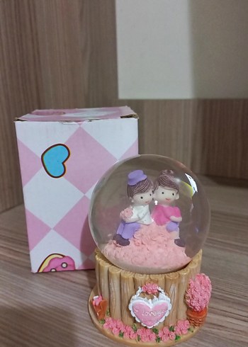 Diğer Renkli Pembe Figürlü Kar Küresi ışıklı