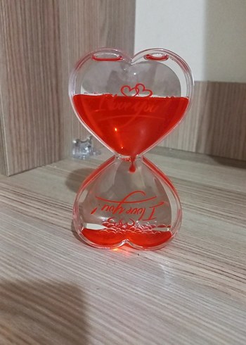 Kırmızı Kalp Şekilli Masa Saati