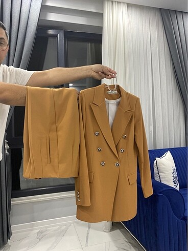 m Beden camel Renk Sadece bir kere giyilmiştir .