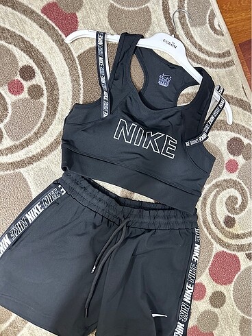 s Beden Nike spor takımı