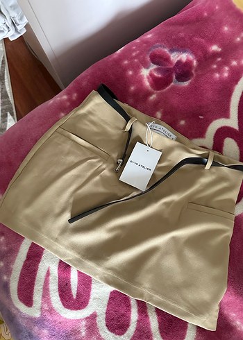 Bej Mini Kadın Etek, Kemer Detaylı, Sıkı Kesim