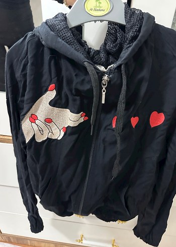 Kapüşonlu Siyah Baskılı Mini Ceket - Görsel 3