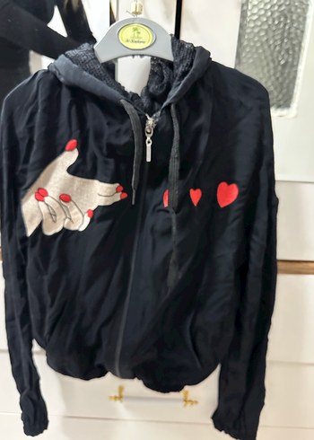 Kapüşonlu Siyah Baskılı Mini Ceket - Görsel 4