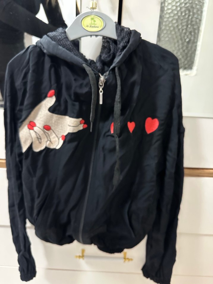 Kapüşonlu Siyah Baskılı Mini Ceket - Görsel 4