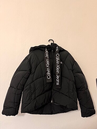 Calvin Klein Calvin Klein Kapüşonlu Kadın Şişme Mont - Su geçirmez kumaş.