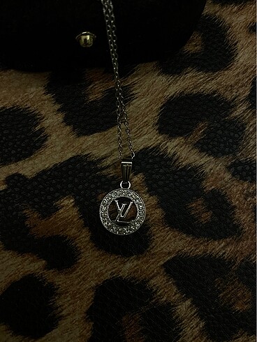Louis Vuitton Louis vuttion kolye