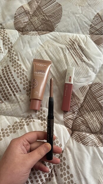 Maybelline Glotion far ruj