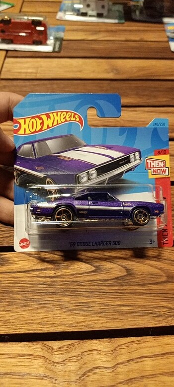 Hotwheels 69 DODGE CHARGER 500