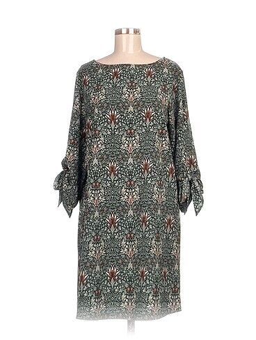 H&M Kısa Elbise %70 İndirimli.