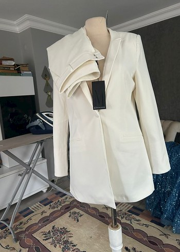 Beyaz Düğmeli Kadın Uzun Ceket - Görsel 2