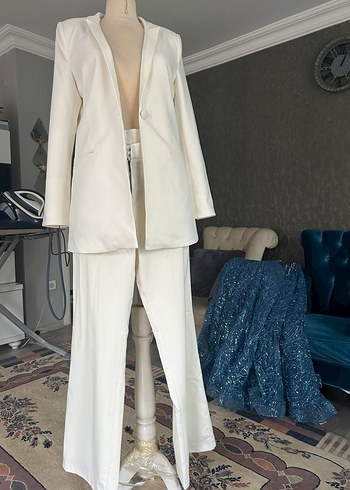 Beyaz Düğmeli Kadın Uzun Ceket - Görsel 8