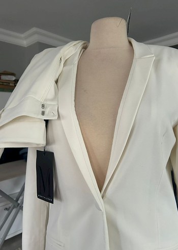 Beyaz Düğmeli Kadın Uzun Ceket - Görsel 6