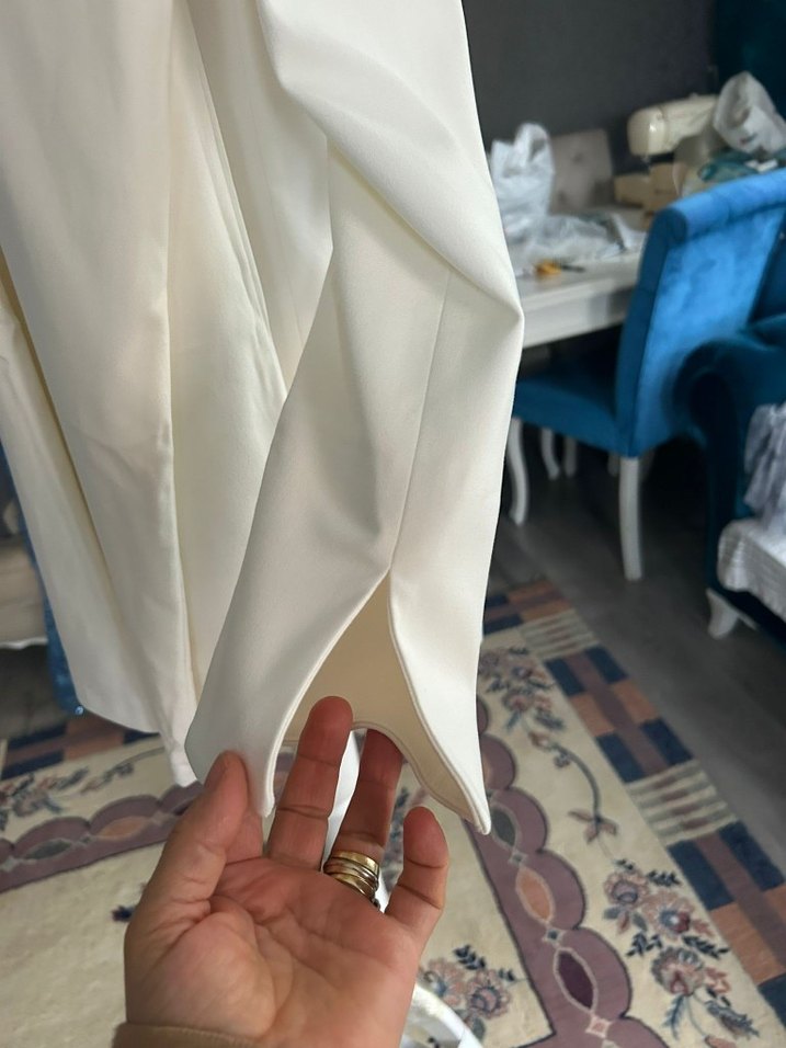 Beyaz Düğmeli Kadın Uzun Ceket - Görsel 4