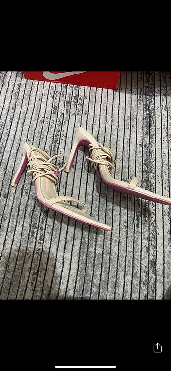 35 Beden Bershka Kelebek Detay Topuklu Ayakkabı