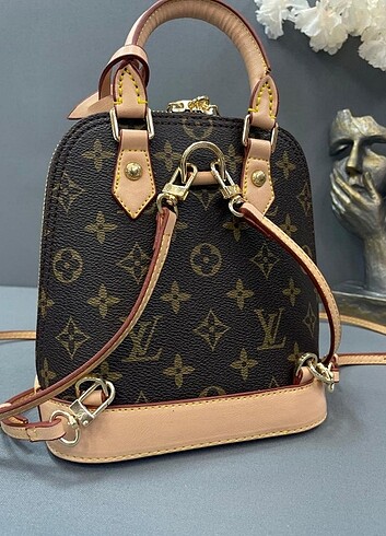 Louis Vuitton sirt cantasi 