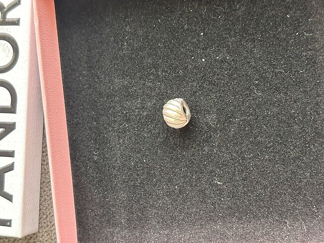 Pandora Parlak Tüylü Klips Charm