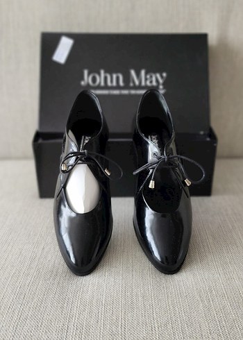 38 Beden siyah Renk John May Marka Parlak Siyah Rugan
