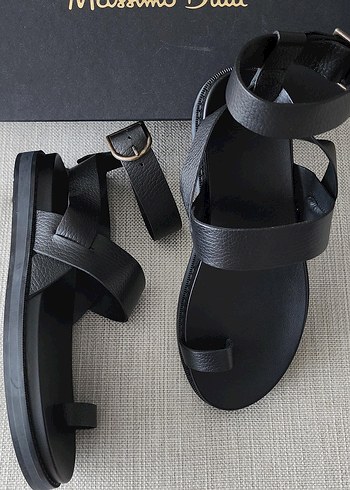 Massimo Dutti Massimo Dutti Tokalı Siyah Deri Sandalet