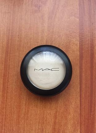 Mac pearl krem aydınlatıcı