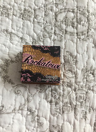 Benefit rockateur allık