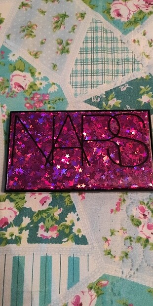 Nars hyped far paleti