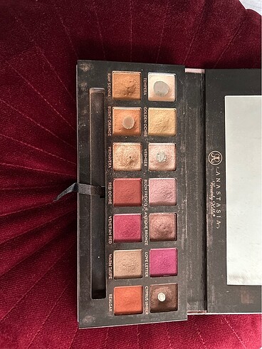  Beden Anastasia modern renaissance far paleti