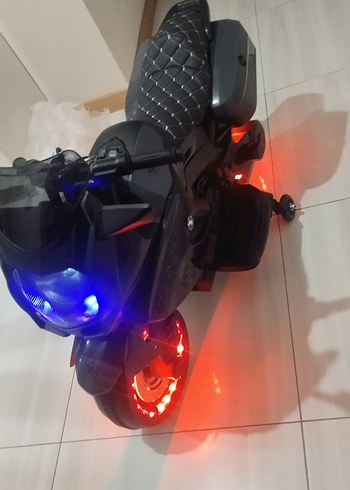 Siyah Işıklı Elektrikli Çocuk Motosikleti