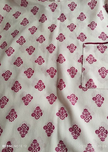 Beyaz V Yaka Baskılı Uzun Kollu  gömlek - Görsel 2